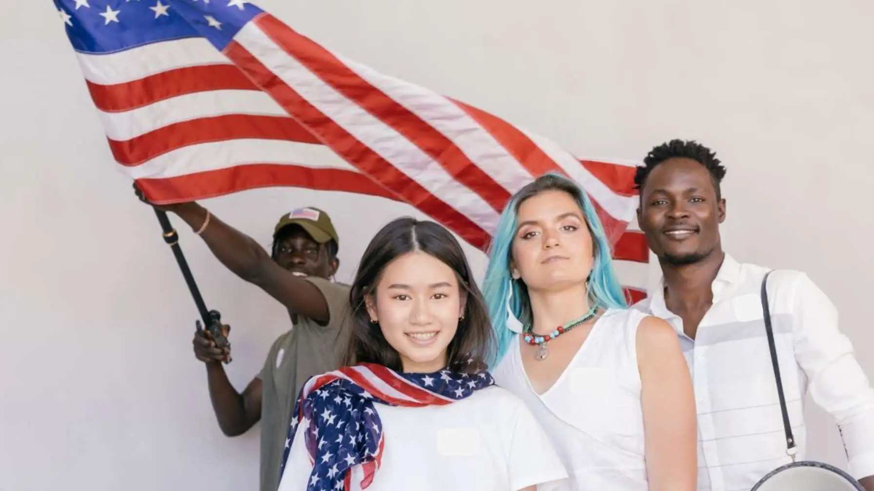 কেন বাংলাদেশের অধিকাংশ মানুষ American-এর মতো English বলতে পারে না?